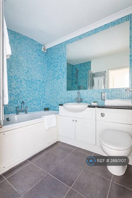 1 bedroom flat in Gloucester Road, London, SW7 (1 bed) (#2680107)