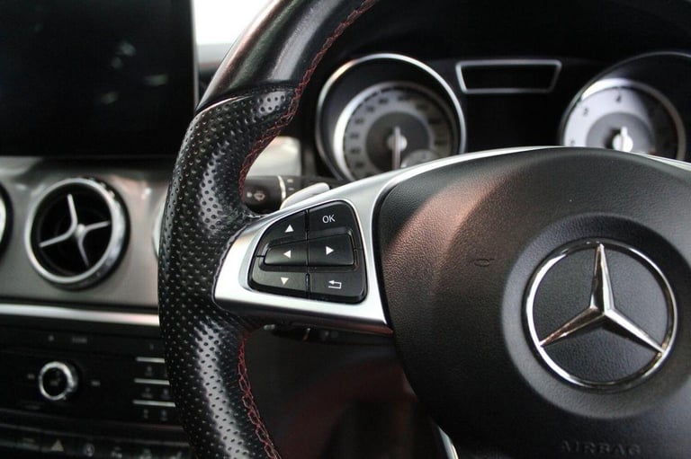 MERCEDES-BENZ GLA CLASS 2.1 GLA220d AMG Line (Premium Plus) 7G-DCT 4MATIC Euro