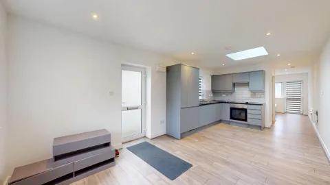 Studio Flat to let in Greenford
