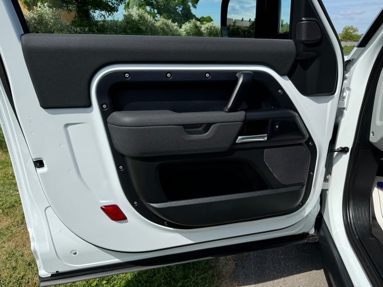 2023 Land Rover Defender 90 3.0 D250 MHEV Hard Top Fuji White - 14,825 Miles 