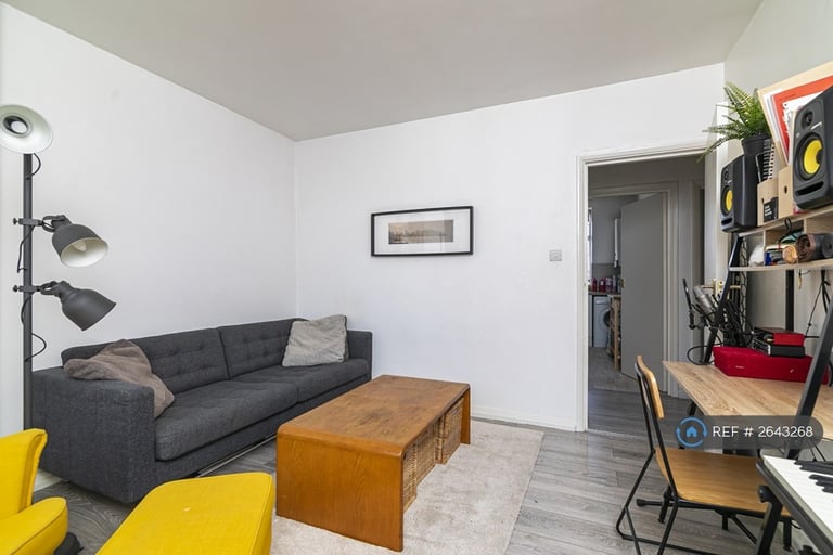 2 bedroom flat in Sidmouth Road, London, NW2 (2 bed) (#2643268)