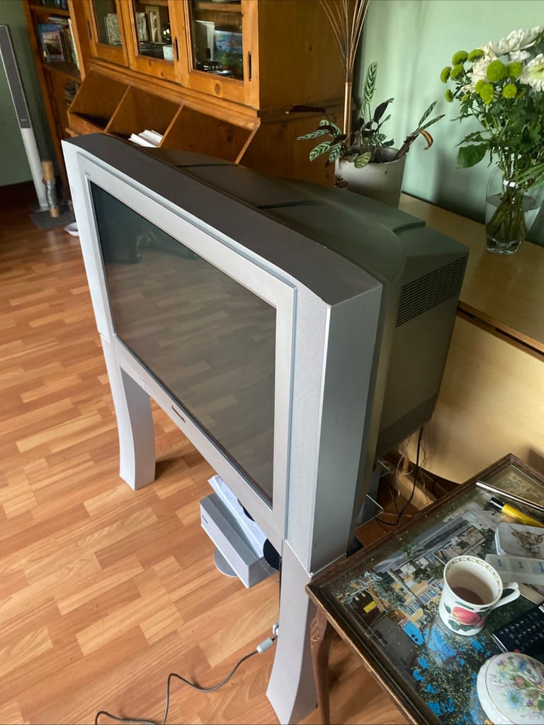 Panasonic Quintrix TX32PS500 CRT Retro Gaming TV with Surround Sound System and  Remote