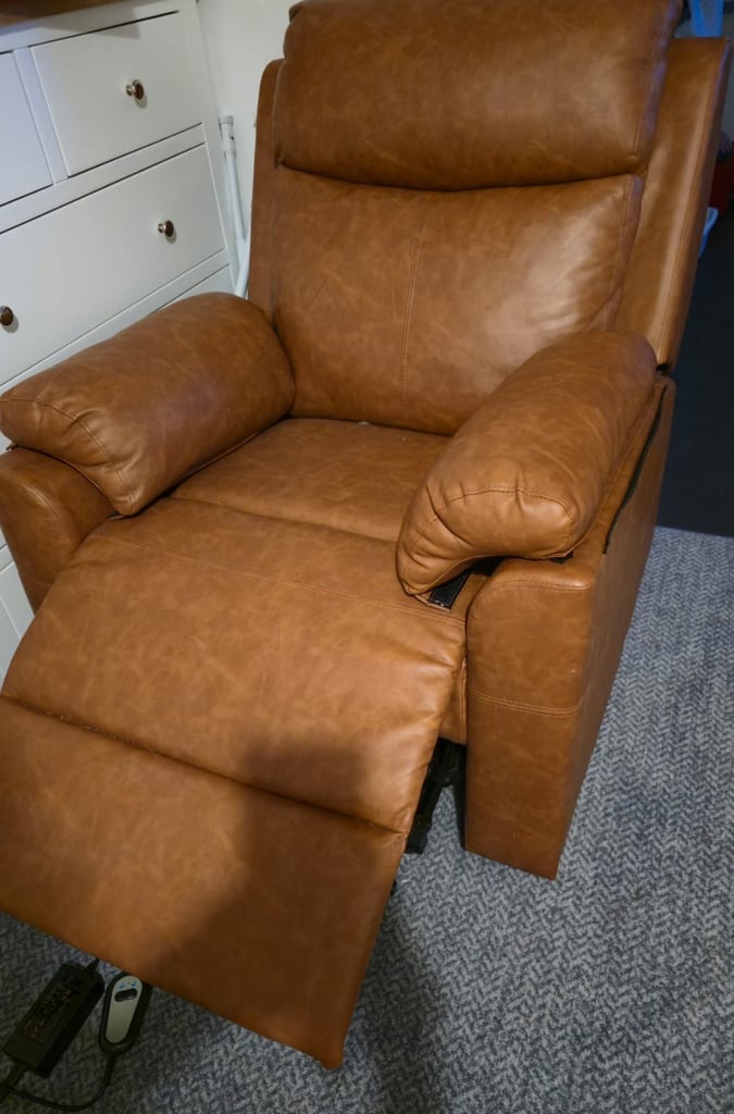 Motor riser recliner Chair - Great Condition