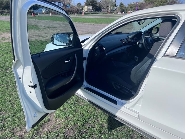 2010 BMW 1 Series 2.0 116i Sport Hatchback 5dr Petrol Steptronic Euro 5 (122 ps)