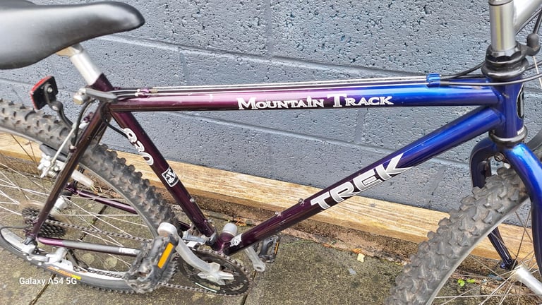 Trek 18 inch Track Masterr 830. Grip shift. 