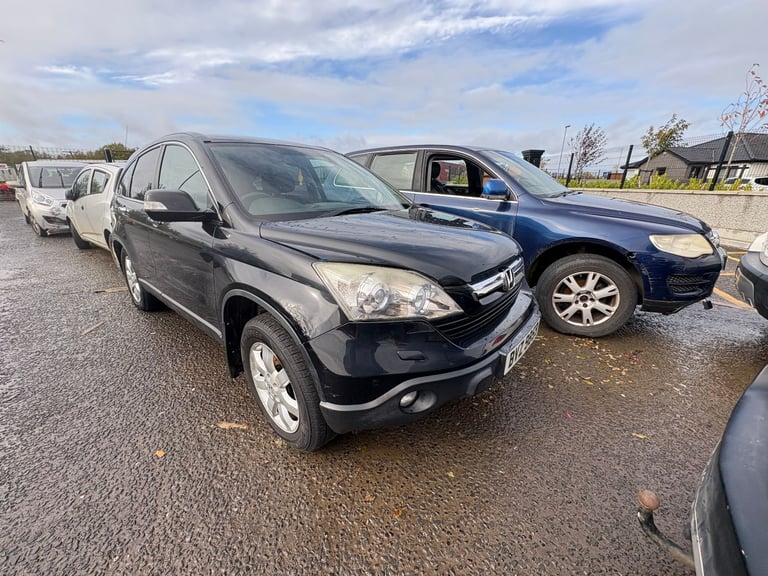 2008 Honda CR-V, 2.2 diesel, breaking for parts only, all parts available. 