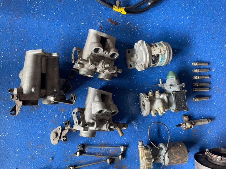 Triumph 2500 Lucas injection system