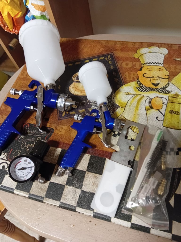 image for NEW in box   CAR PAINT SPRAYING SET 1 x 600 mil gravity feed gun and 1 x 250 /water trap