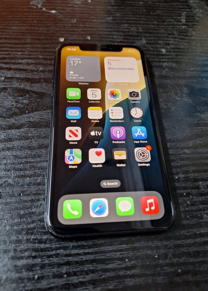 Iphone XR (Black, 64GB)