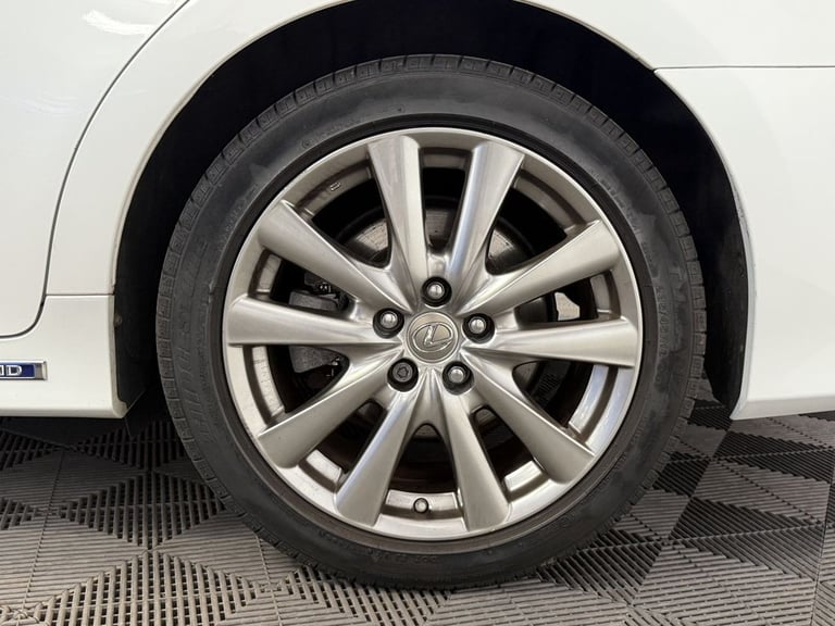 2015 Lexus GS 2.5 300h Premier Saloon 4dr Petrol Hybrid CVT Euro 5 (s/s) (223 ps) Saloon PETROL/E...