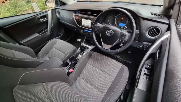 Toyota Auris 1.6 V-Matic Icon Plus Euro 5 | 5-Door Hatchback | ULEZ Compliant | Long MOT