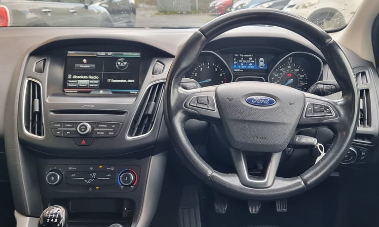 2016 Ford Focus 1.0 EcoBoost 125 ZETEC + 1 OWNER + WETBELT DONE IN JUNE 2023 HATCHBACK Petrol Manual