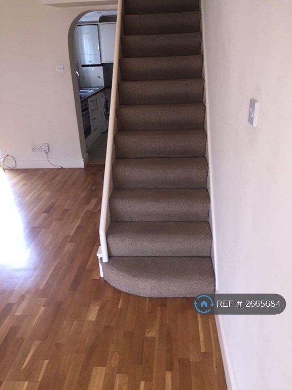 image for 4 bedroom house in Dean Road, Hounslow, TW3 (4 bed) (#2665684)