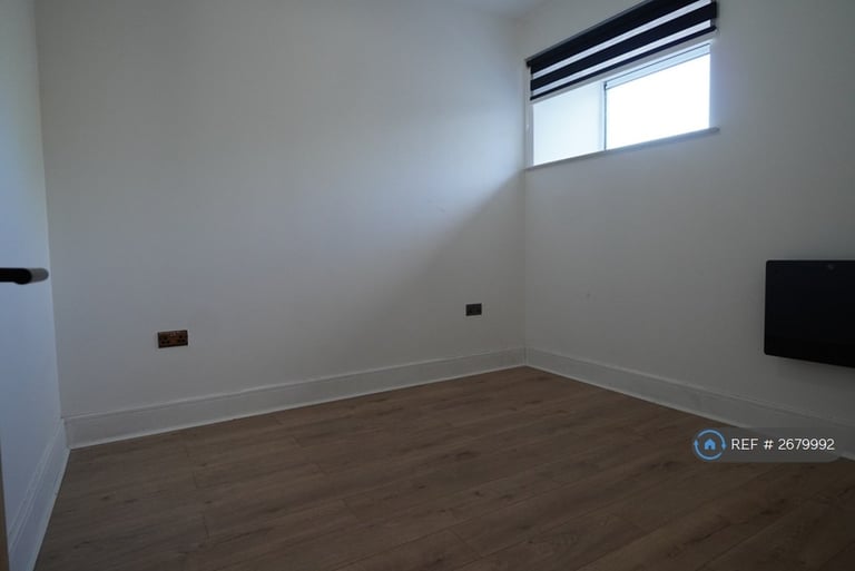 1 bedroom flat in Tudor House, Brighouse, HD6 (1 bed) (#2679992)