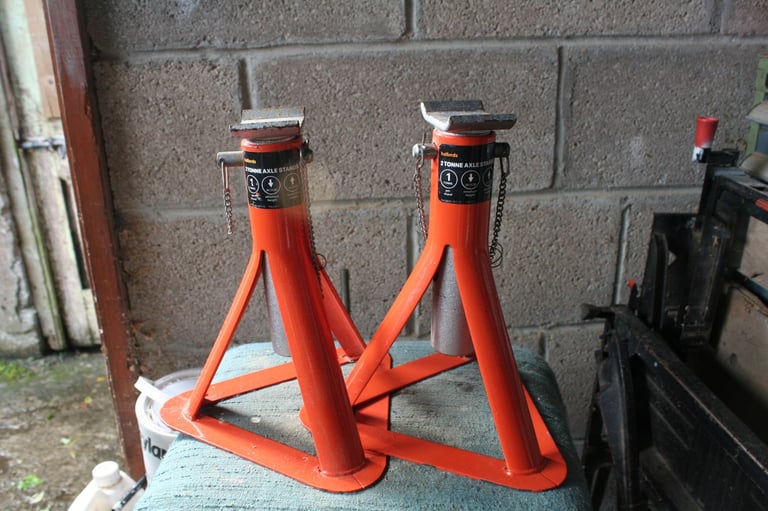 image for Halfords 2 tonne axle stands