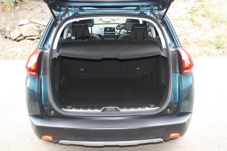 PEUGEOT 2008 1.2 PureTech Allure Premium 2019