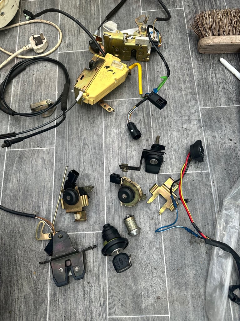 Breaking Ford Orion 1993 on a k reg