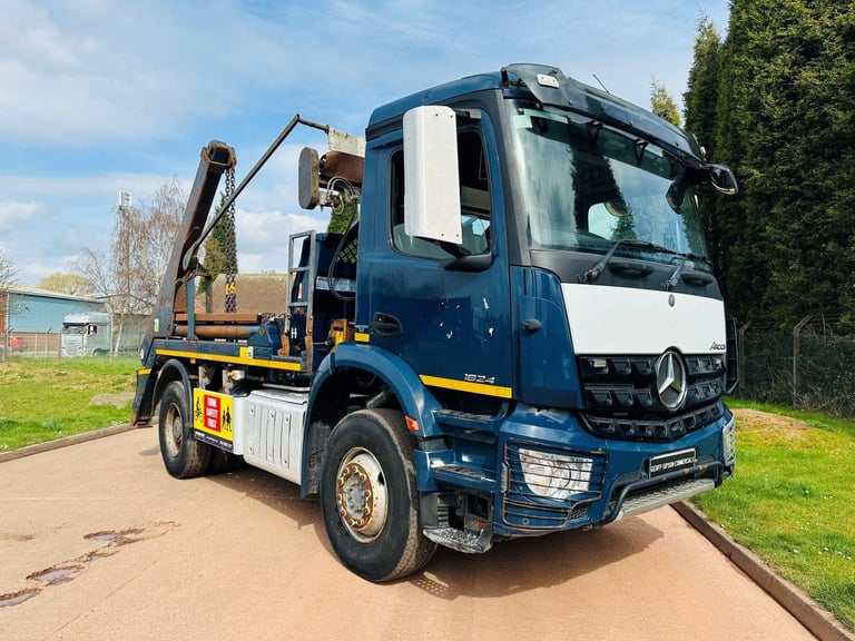 MERCEDES AROCS 1824 2014 (64) EURO 6, 18 TON SKIP LOADER, HYVALIFT EQUIPMENT