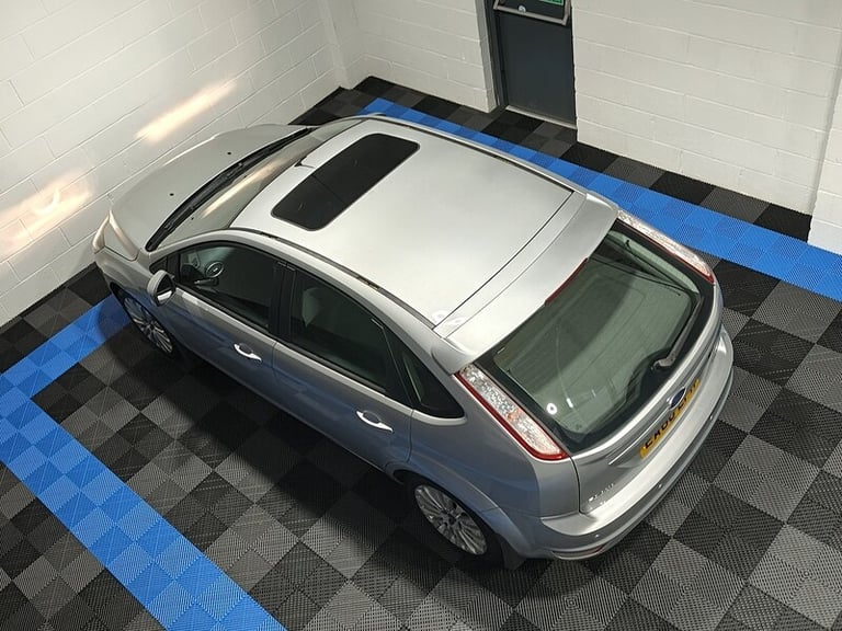 2010 Ford Focus 1.6 Titanium 5dr Auto HATCHBACK PETROL Automatic