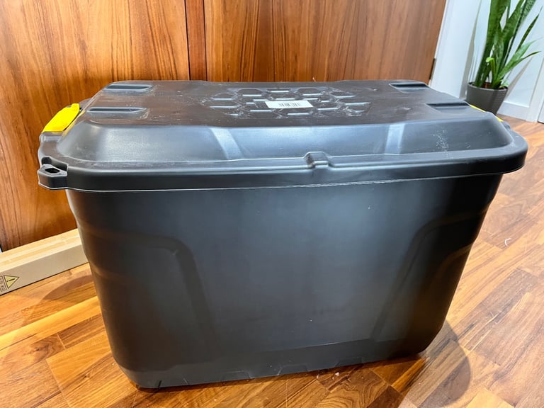 Heavy Duty Wheeled Plastic Storage Trunk 