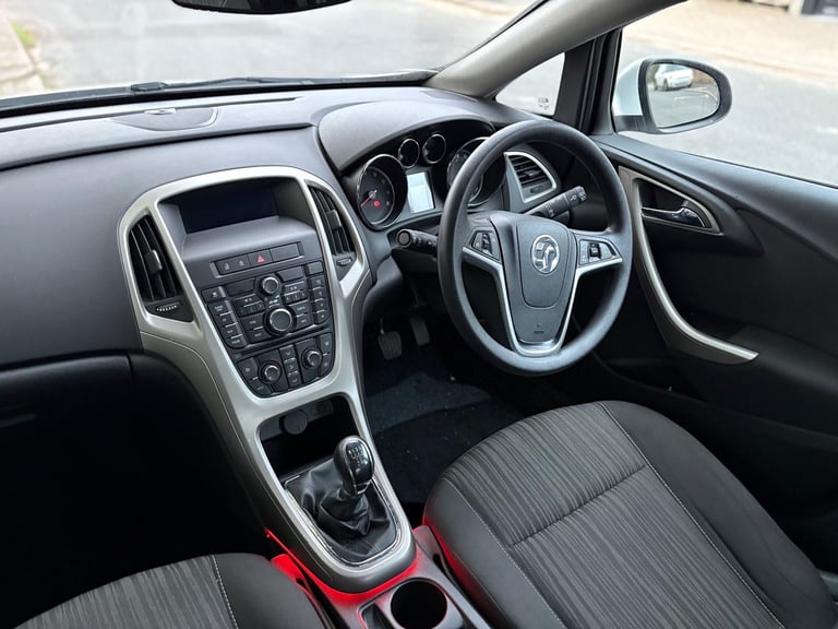 Vauxhall, ASTRA, Hatchback, 2011, Manual, 1398 (cc), 5 doors