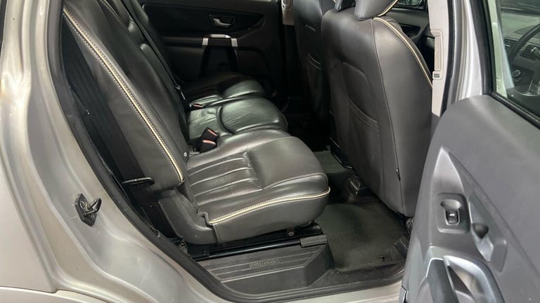 Volvo XC90 2.4 D5 SE Lux Geartronic 4WD Euro 5 5dr Diesel