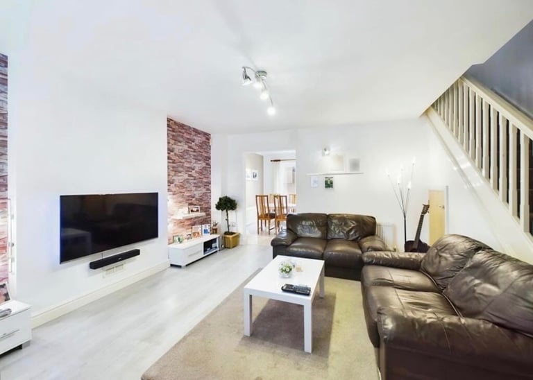 Double Room to rent + Private bathroom