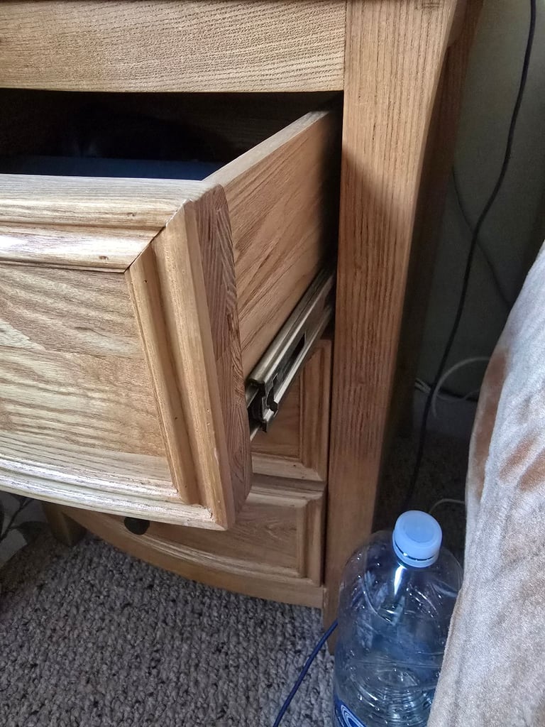 Solid oak kingsize bed and pair of matching bedside cabinets