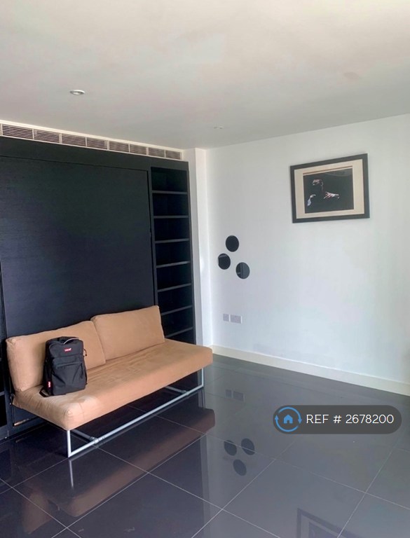 Studio flat in Pan Peninsula Square, London, E14 (#2678200)