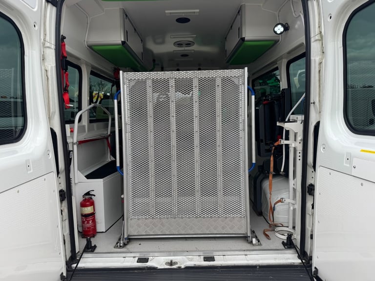 2018/18 PEUGEOT BOXER EX PATIENT TRANFER VEHICLE EURO 6 ULEZ FREE PRICE IS + VAT