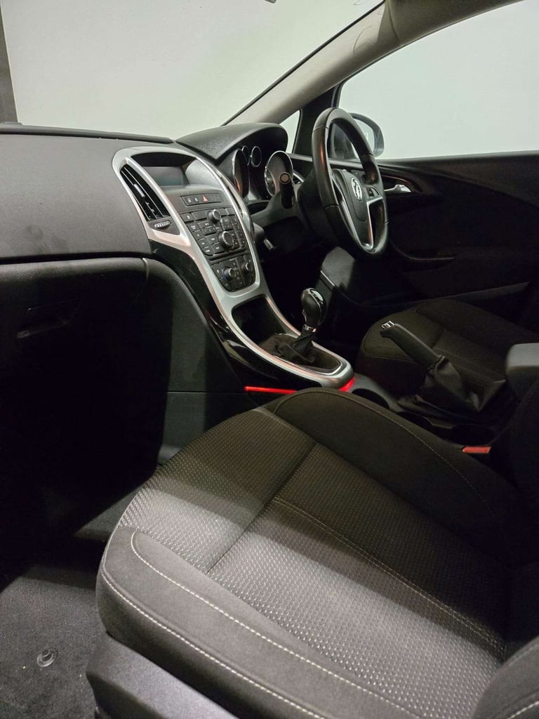 Vauxhall, ASTRA, Hatchback, 2015, Manual, 1398 (cc), 5 doors