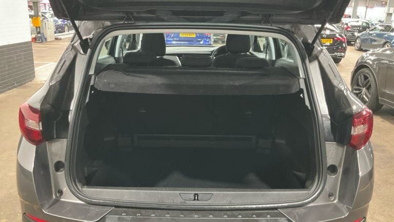 2019 Vauxhall Grandland X 1.2 Turbo SE 5dr HATCHBACK Petrol Manual