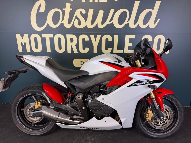 Honda CBR600F 2011 RED AND WHITE