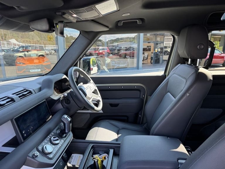 2022 72 LAND ROVER DEFENDER 3.0 D250 MHEV X-DYNAMIC SE 3dr Diesel 18,500 miles