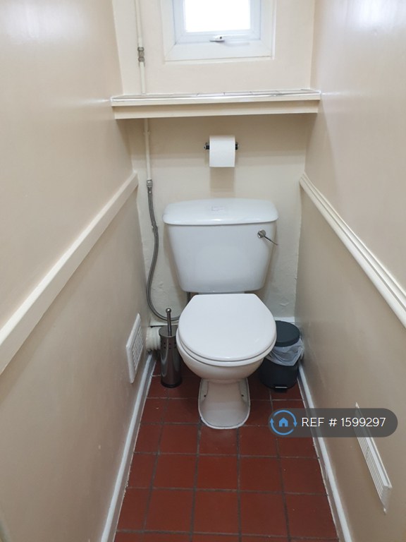 1 bedroom flat in Levenshulme, Manchester, M19 (1 bed) (#1599297)
