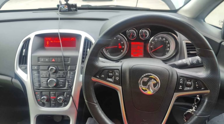 Vauxhall, ASTRA, Hatchback, 2015, Manual, 1598 (cc), 5 doors