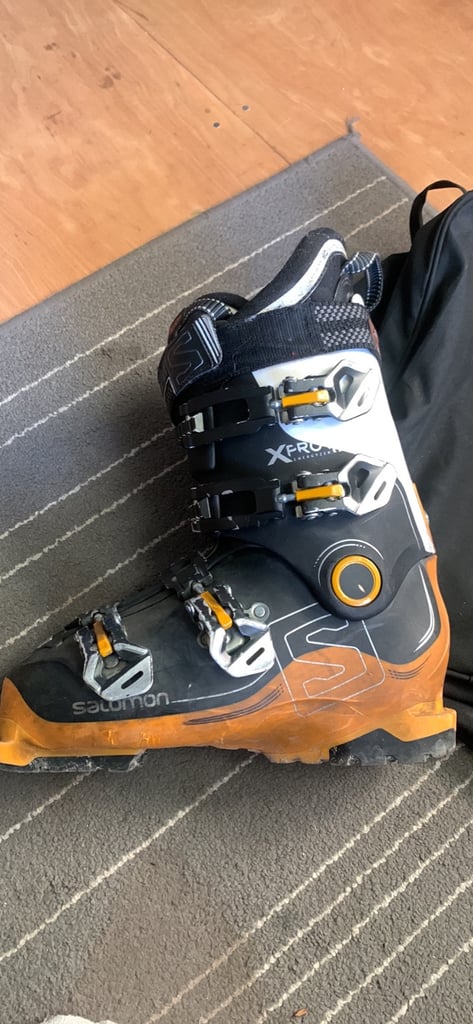 Salomon Ski boots & boot bag