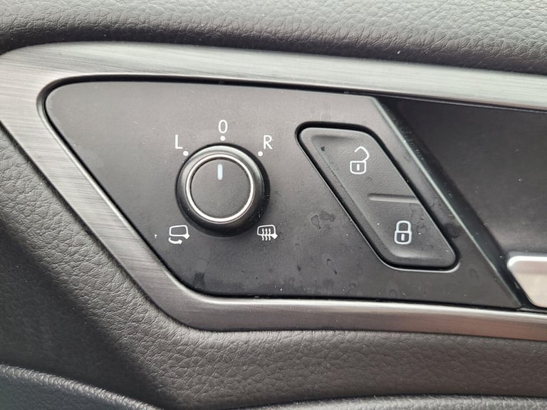  Volkswagen Golf 35.8kWh e-Golf Auto 5dr Electric Automatic