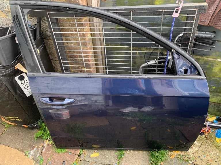 Volkswagen Passat b7 front door complete 