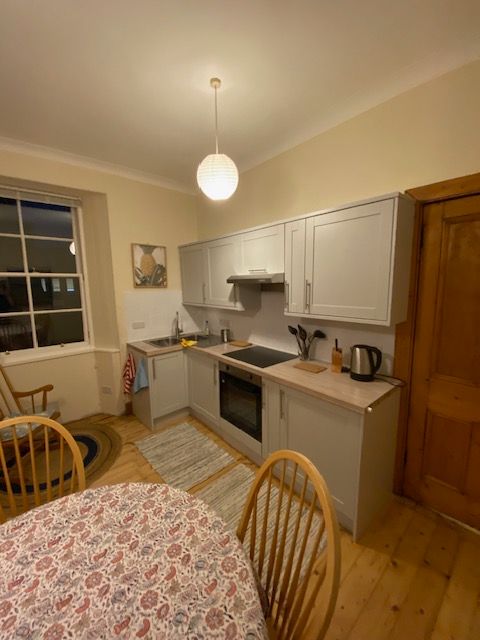 EH1 Fully furnished one-bedroom flat short or long term let from 18 October 