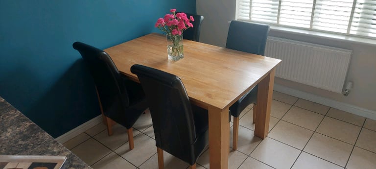 6 Seater Solid Oak Dining Table & 4 Chairs