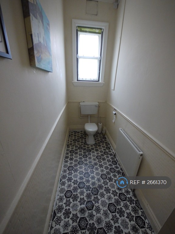 2 bedroom flat in North Hill Road, Leeds, LS6 (2 bed) (#2661370)