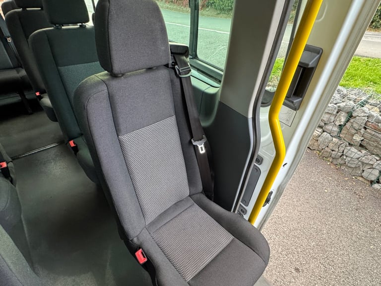 2015 Ford Transit 2.2 TDCi 460 Minibus 5dr Manual L4 H3 (17 seats) NA Diesel Manual