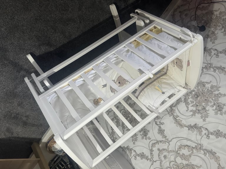 Obaby Gliding Crib, White Pine