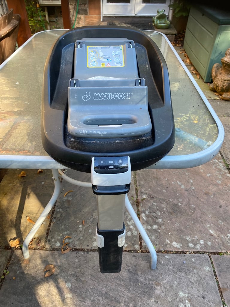 Maxi-cosi pearl childs car seat with family fix base