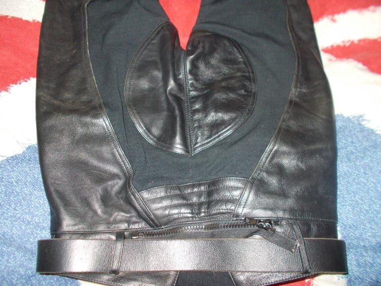 J&S Black Leather Motorcycle Trousers with Belt Size 16 Armoured