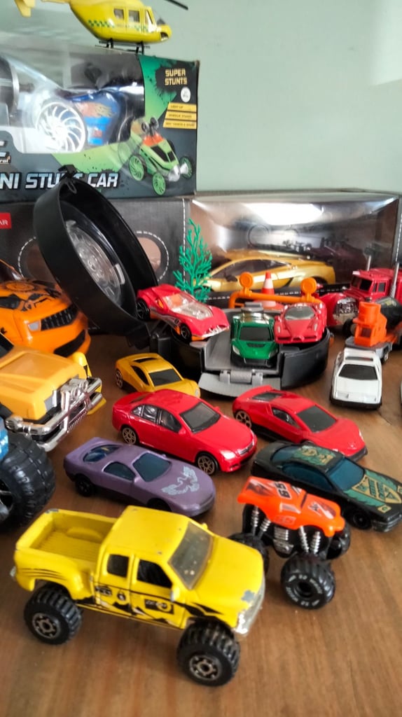 Toy cars , remote control cars x2