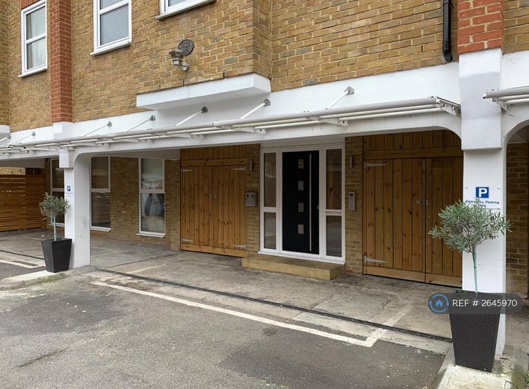 image for 2 bedroom flat in Maple Road, London, SE20 (2 bed) (#2645970)