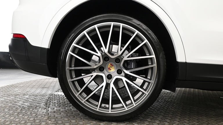 2022 Porsche Cayenne 3.0T V6 Platinum Edition TiptronicS 4WD Euro 6 (s/s) 5dr Coupe Petrol Automatic