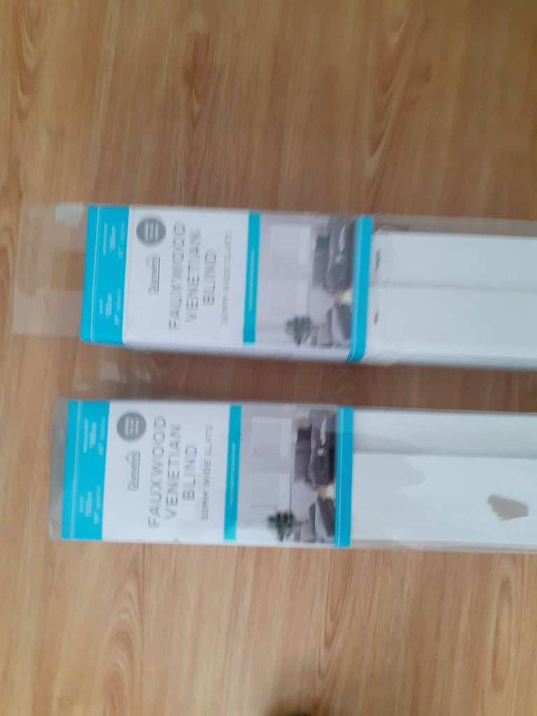 Dunelm venetian blinds  150cm width 160cm drop